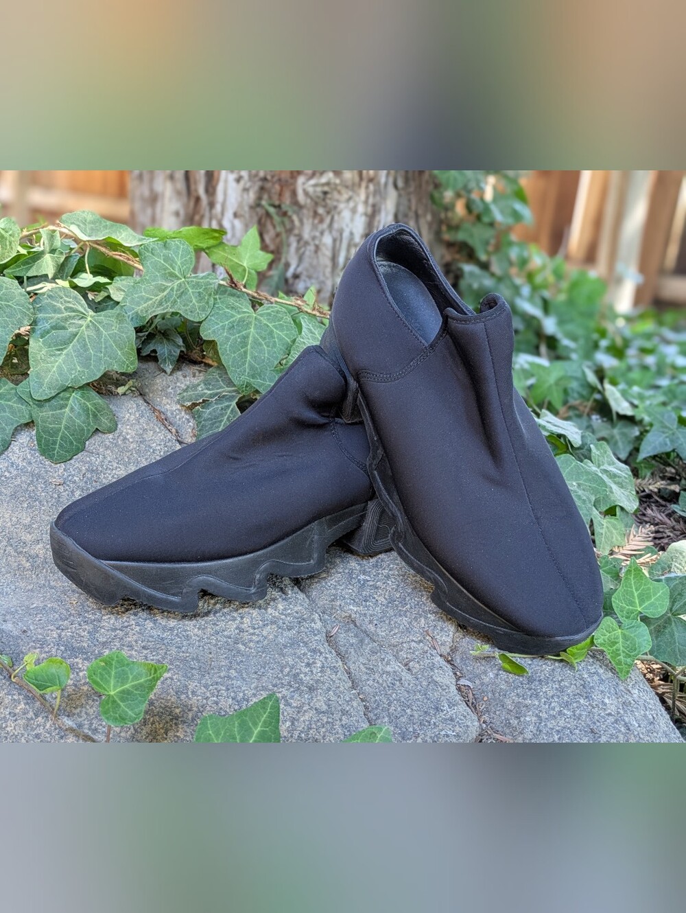 iRi WES Black Low Top Wavy Heel